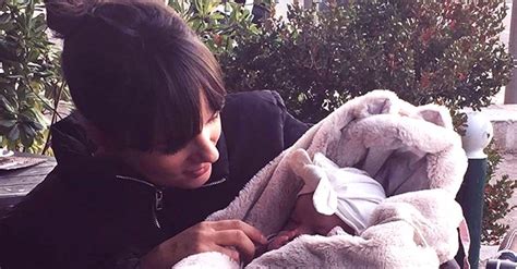 alizée montre complètement le visage de sa fille maggy pour ses 6 mois