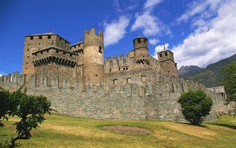 Il Castello Di Fénis In Valle Daosta La Scenografica Dimora Medievale