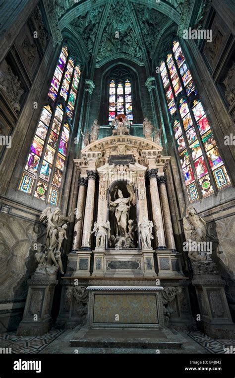Interior Del Duomo La Catedral Piazza Del Duomo De Milán Lombardía