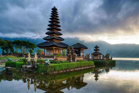 Ulun Danu Temple Hire Local Private Driver In Bali Bali Local