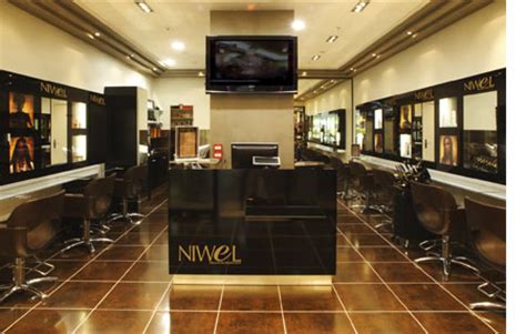 Qui mettent en valeur votre teint, un accueil souriant qui souhaite la bienvenue et vous met immédiatement à l''aise, du personnel prévenant et à l'écoute pas de doute, vous êtes bien dans un salon de coiffure franck provost ! J'ai testé le salon de coiffure Niwel de Franck Provost ...