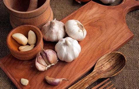 How To Get Rid Of Fungal Scalp Infection 8 Natural Remedies Garlic