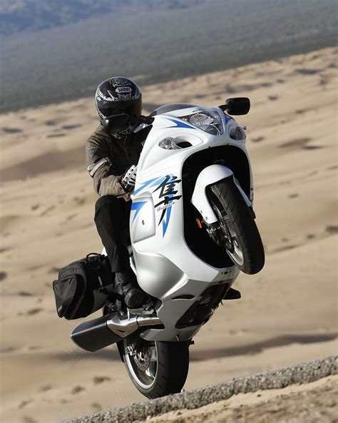 Another suzuki bike that stormed the bike world and was loved by millions of bike lovers. Suzuki Hayabusa | HD Wallpapers (High Definition) | Free ...
