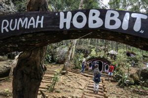 Hobbit resort is nick name of baan suan noi. rumah hobbit jogja - De Jogja Adventure