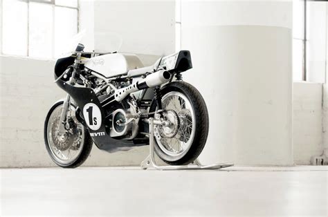 seeley norton building a vintage racing motorcycle megadeluxe for the love of speed