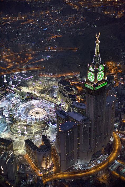 Is one of the world's tallest buildings and it is the focal point of the abraj al bait complex, the iconic symbol of hospitality in the holy city. Makkah Royal Clock Tower | Mecca wallpaper, Mecca islam ...