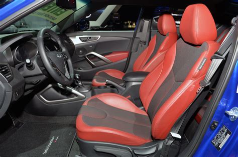 It's the most affordable model. Interior del Hyundai Veloster Turbo R Spec | Lista de Carros