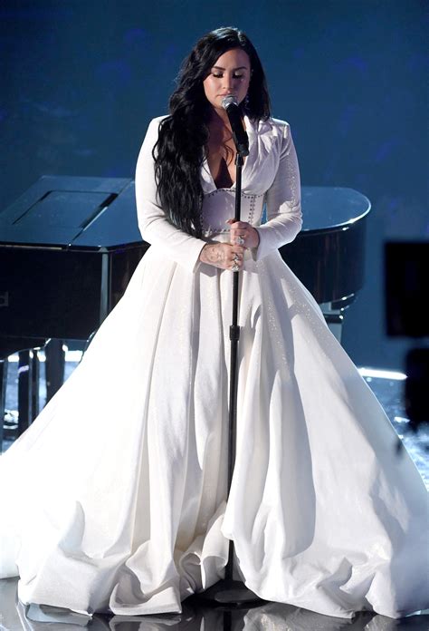 Demi Lovato S Performance At The 2020 Grammys Video Popsugar Entertainment Uk