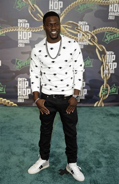 The actor kevin hart body measurements complete list is given below including details of his weight, height, shoe, chest, waist and biceps size. How Tall is Kevin Hart?