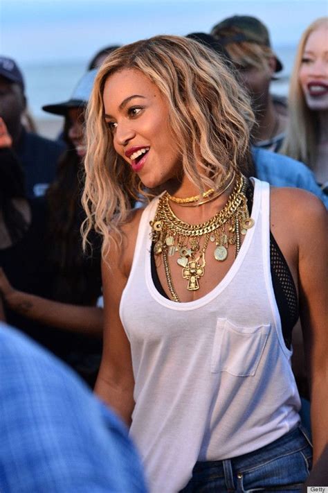 Photos We Can T Take Our Eyes Off Beyoncé S Amazing Bling Beyonce Hair Medium Hair Styles