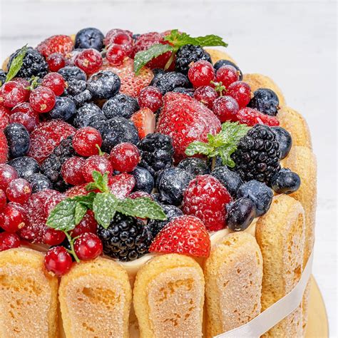 Berry Delight Aamzing Cake