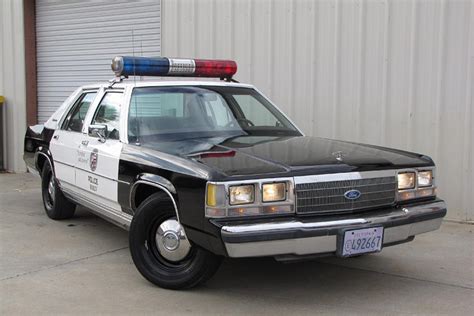 Find great deals on thousands of ford crown victoria police pkg for auction in us & internationally. History Of American Police Cars | CarBuzz