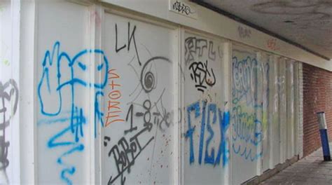 Fast and easy step by step guide for how to remove graffiti from storefront glass using sosafe red pro graffiti remover step 1: How to remove graffiti? 4 tips for cleaning your facade.