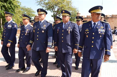 comandancia general de la fuerza aérea de república dominicana honra memoria de padres de la