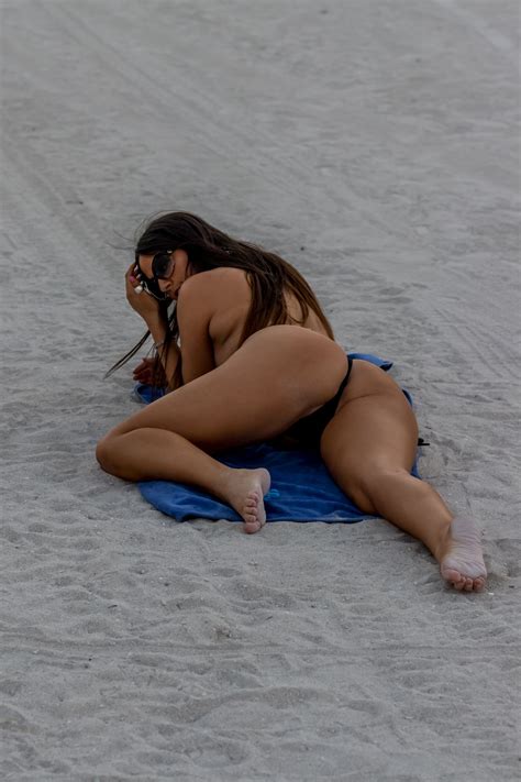Claudia Romani Topless Sexy Photos Nude Celebrity