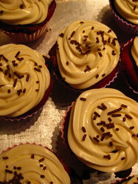The cream cheese cuts the sweet and gives these cupcakes a more balanced flavor than the typical strawberry cream cheese cupcakes. http://www.foodnetwork.com/recipes/paula-deen/red-velvet ...