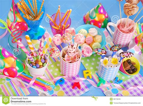 12 ideas fabulosas que te ayudaran a decorar tu fiesta con. Birthday Party Table With Sweets For Kids Royalty Free ...