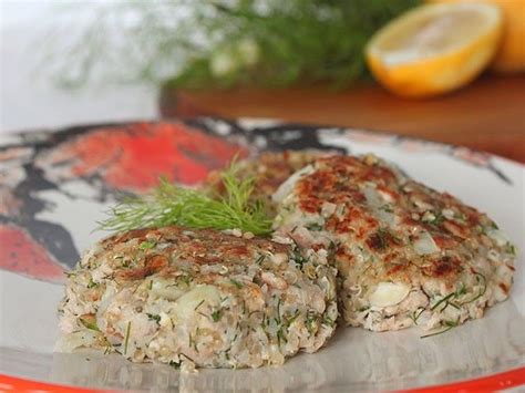 In a small bowl, stir together mayonnaise, capers, lemon juice, and pepper. Quinoa Salmon Cakes with Dill and Fennel - I prefer to use ...