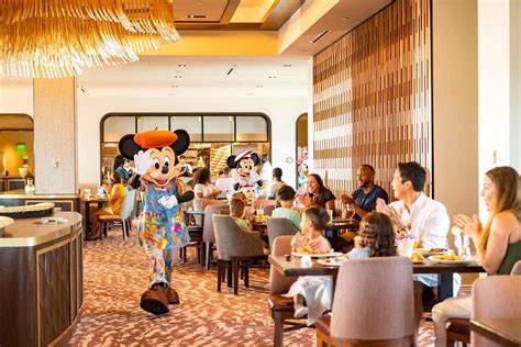 Eat With Minnie And Mickey At Disneylands Reopened Character Dining