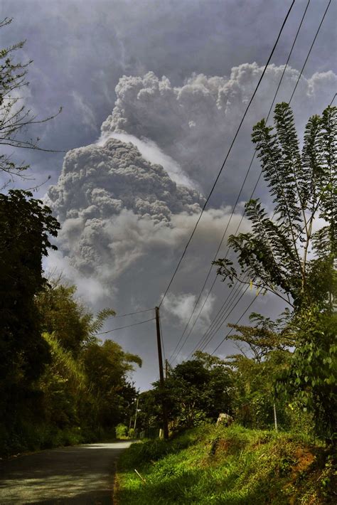Explosive Eruption Rocks Volcano On Caribbeans St Vincent Los