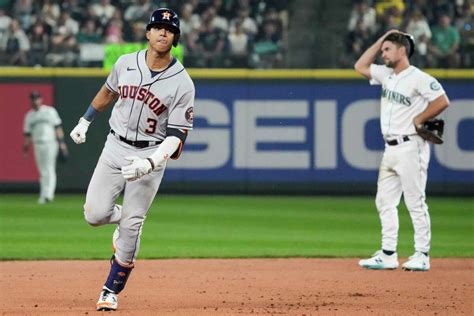 Astros 1 Mariners 0 Houston Wins Game 3 In 18 To Sweep