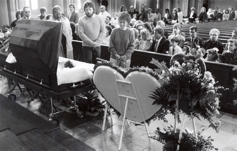 Elton John´s Pics Elton John Michael Jackson In Ryan Whites Funeral
