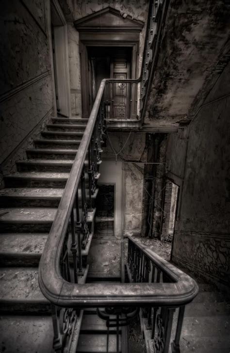 Haunting Stairs Fotos Assustador Artistas