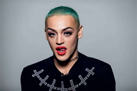 Pabllo vittar tem colecionado prêmios, estrelou diversas campanhas para marcas e. il nuovo fenomeno della musica pop e' la 23enne drag queen pabllo vittar - Dagospia