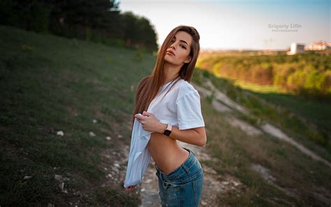 Women Model Women Outdoors Looking At Viewer Brunette Grigoriy Lifin Belly Hair In Face