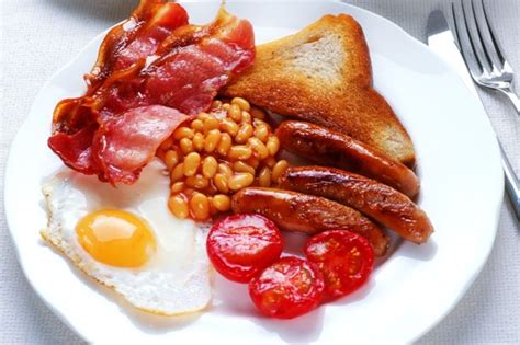 Brit Tourist Slams Worst Full English Ever As Fry Up Arrives On