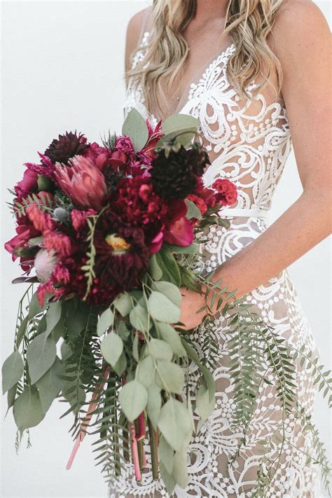Similar to the previous bouquet, this fall bouquet has final thoughts on fall wedding bouquets. PHOTO GALLERY: 25 Fall Wedding Bouquets Your Bride Won't ...