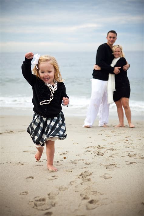 Not sure what to wear for your family portraits? 61 best beach pic what to wear images on Pinterest ...