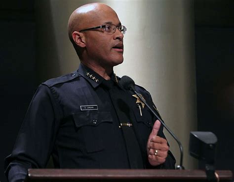 oakland police chief steps down