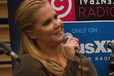 Amy Schumer And Her Adult Sized Wine Glass Want To Be On Real Housewives