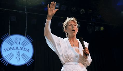 To connect with jomanda, join facebook today. Tips en Weetjes Vrienden maken zich grote zorgen: Jomanda kwijnt eenzaam weg op onderduikadres