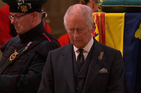 Queen Elizabeth Ii Latest News Updates How To See The Queens Body Lying In State Prince Andrew