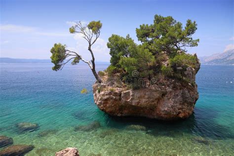 Brela Felsen Kroatien Stockfoto Bild Von Inselchen 211271538