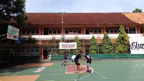 Lomba basket (acara sekolah) part 1 - YouTube