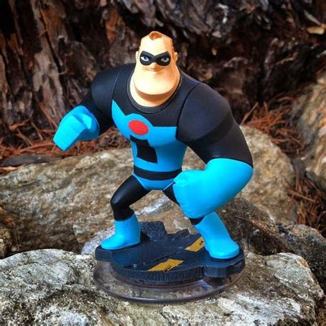disney infinity fans exclusive no 1 blue suit mr incredible by evilos to go on sale friday