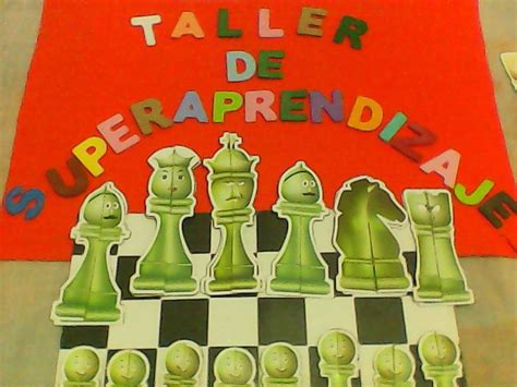 Muchas de las variantes del juego tradicional respetan tanto el formato del tablero como la cantidad y comienzan los mareos, porque hay toda una división de variantes de ajedrez en los que la forma del tablero cambia aunque el movimiento de las piezas. Ajedrecito: Taller de Ajedrez para niños