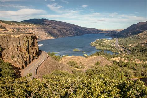 The Scenic Rowena Crest Viewpoint In Oregons Columbia Gorge