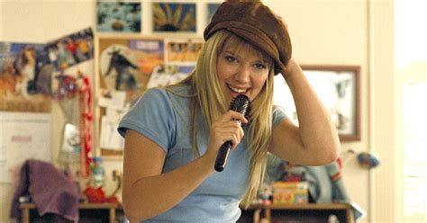 best style moments from the lizzie mcguire movie popsugar fashion uk