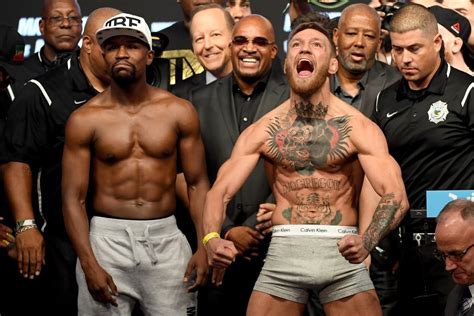 Floyd Mayweather Conor Mcgregor Easily Make Weight For Big Fight The