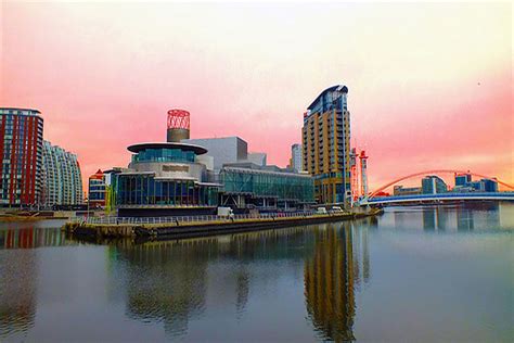 Manchester- Salford Quays - Walking tour - Artchitectours