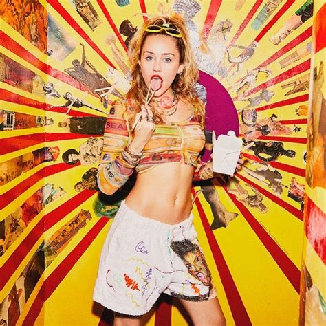 Miley Cyrus Sexy And Topless 9 Photos Thefappening