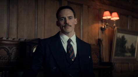The Blue Tie Striped Of Oswald Mosley Sam Claflin In Peaky Blinders S05e04 Spotern
