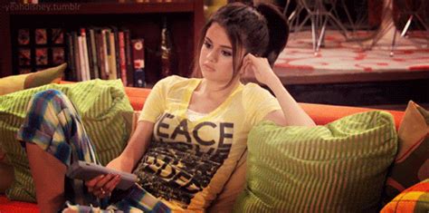 21 Reasons Alex Russo From Wizards Of Waverly Place Is Your Ideal Bff
