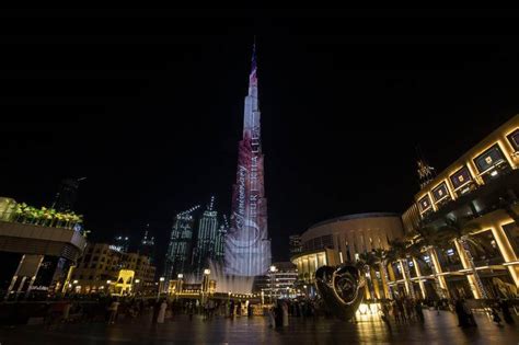 Burj Khalifa At 10 Crowds Gather To Watch Light Show In Dubai