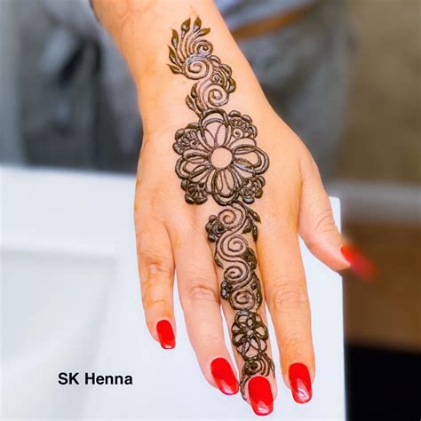 Stylish Back Hand Simple Arabic Mehndi Designs 2020 Images