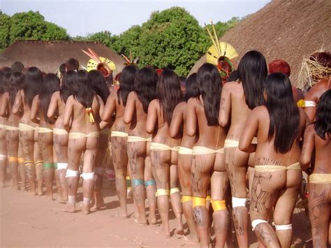 【動画】部族の村no1のヤリマン、ジャングルで4人の男達を大満足させる ポッカキット